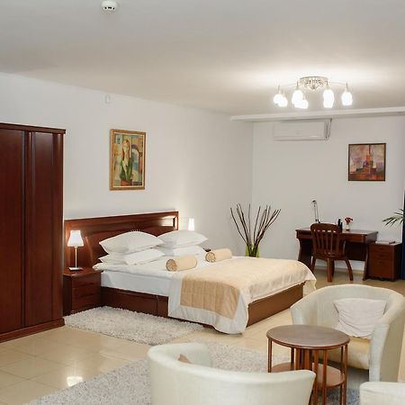 M&M Aparthotel Суми Екстер'єр фото