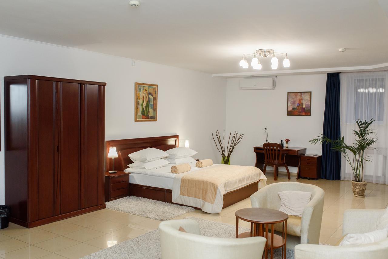 M&M Aparthotel Суми Екстер'єр фото