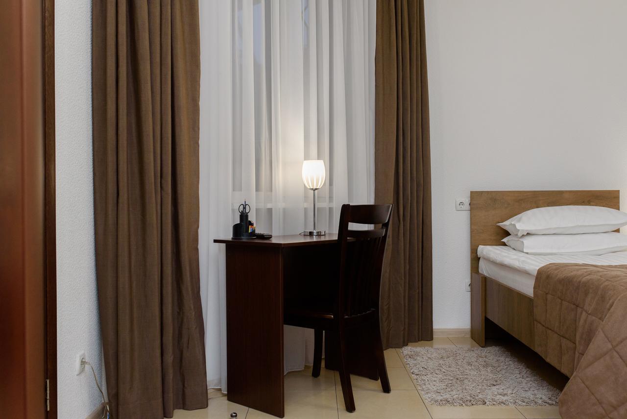 M&M Aparthotel Суми Екстер'єр фото
