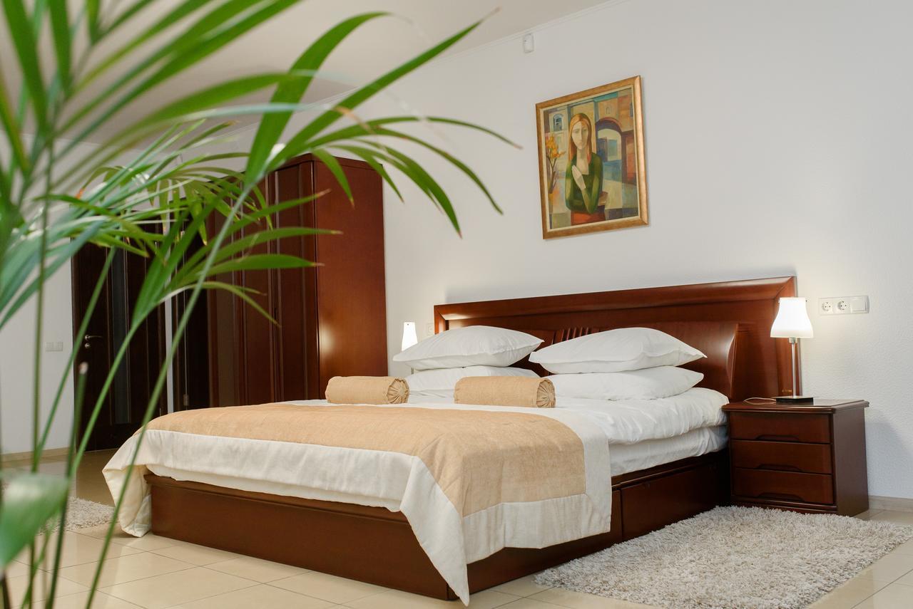 M&M Aparthotel Суми Екстер'єр фото